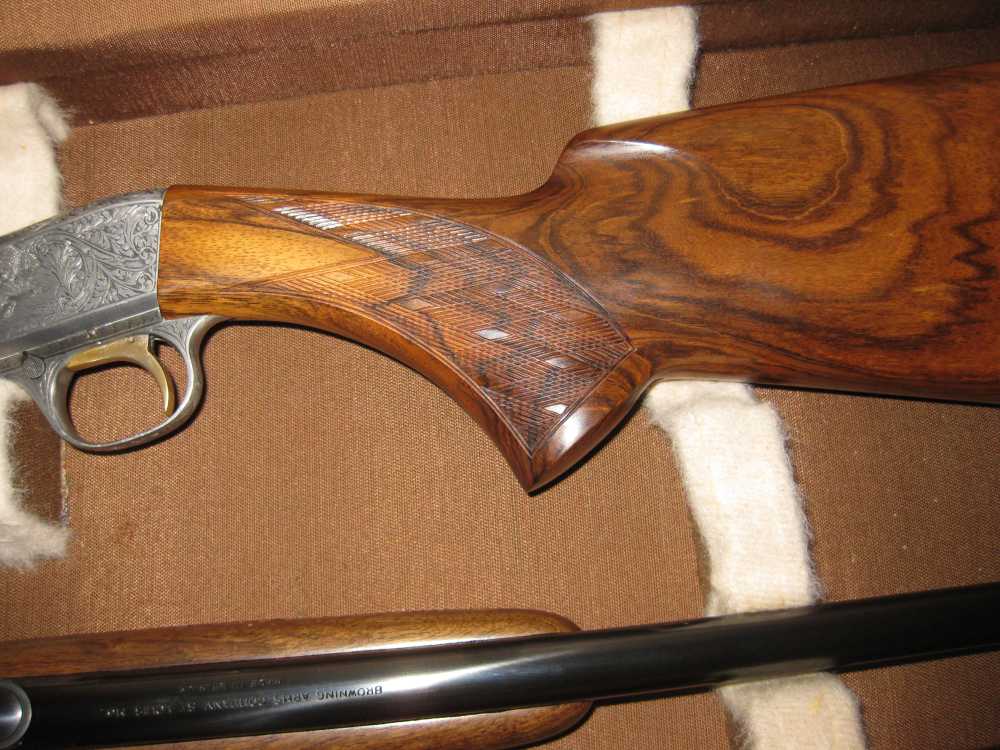 Browning .22 LR Grade III engraved by Angelo Bee 4x wood with case !!-img-4