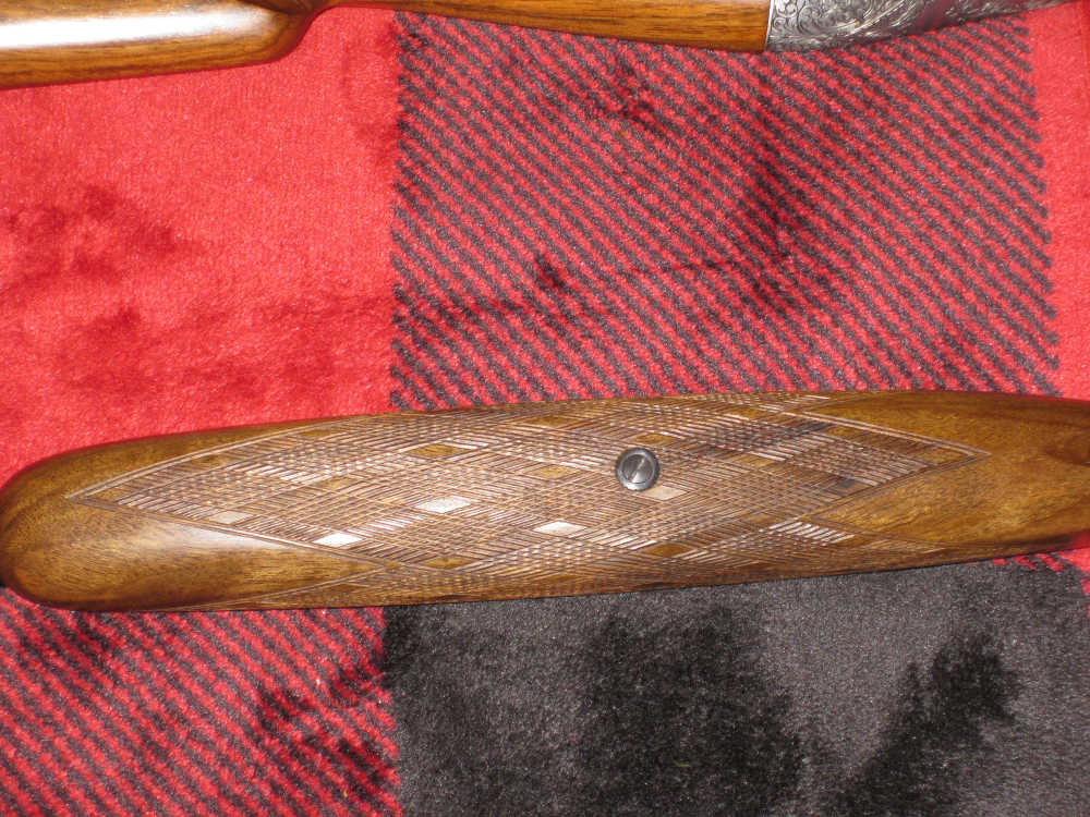 Browning .22 LR Grade III engraved by Angelo Bee 4x wood with case !!-img-34