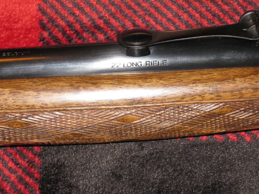 Browning .22 LR Grade III engraved by Angelo Bee 4x wood with case !!-img-33