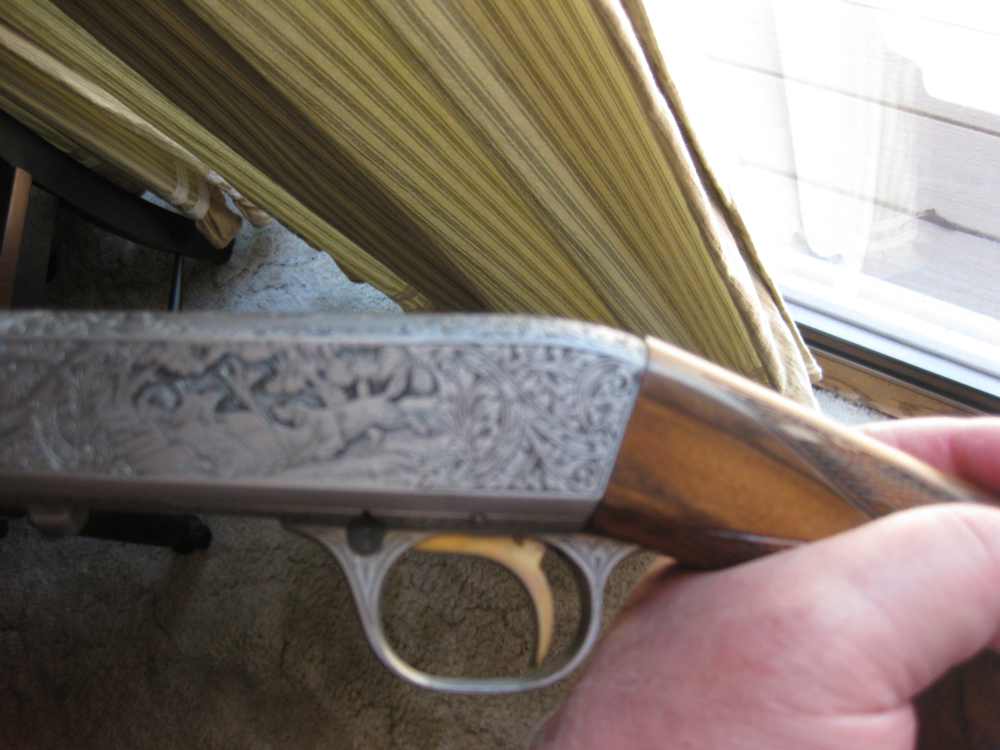 Browning .22 LR Grade III engraved by Angelo Bee 4x wood with case !!-img-19
