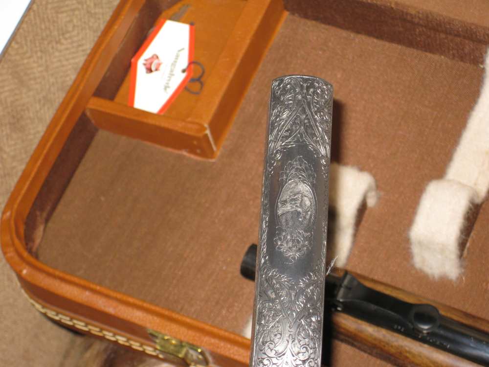 Browning .22 LR Grade III engraved by Angelo Bee 4x wood with case !!-img-12