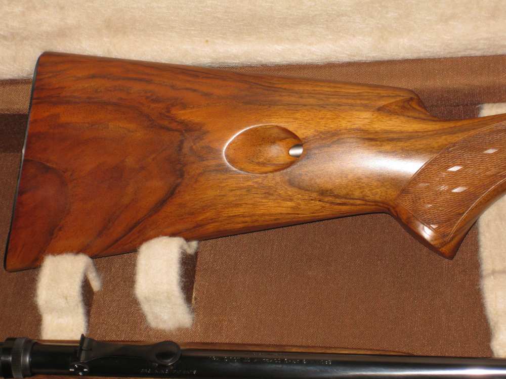 Browning .22 LR Grade III engraved by Angelo Bee 4x wood with case !!-img-13