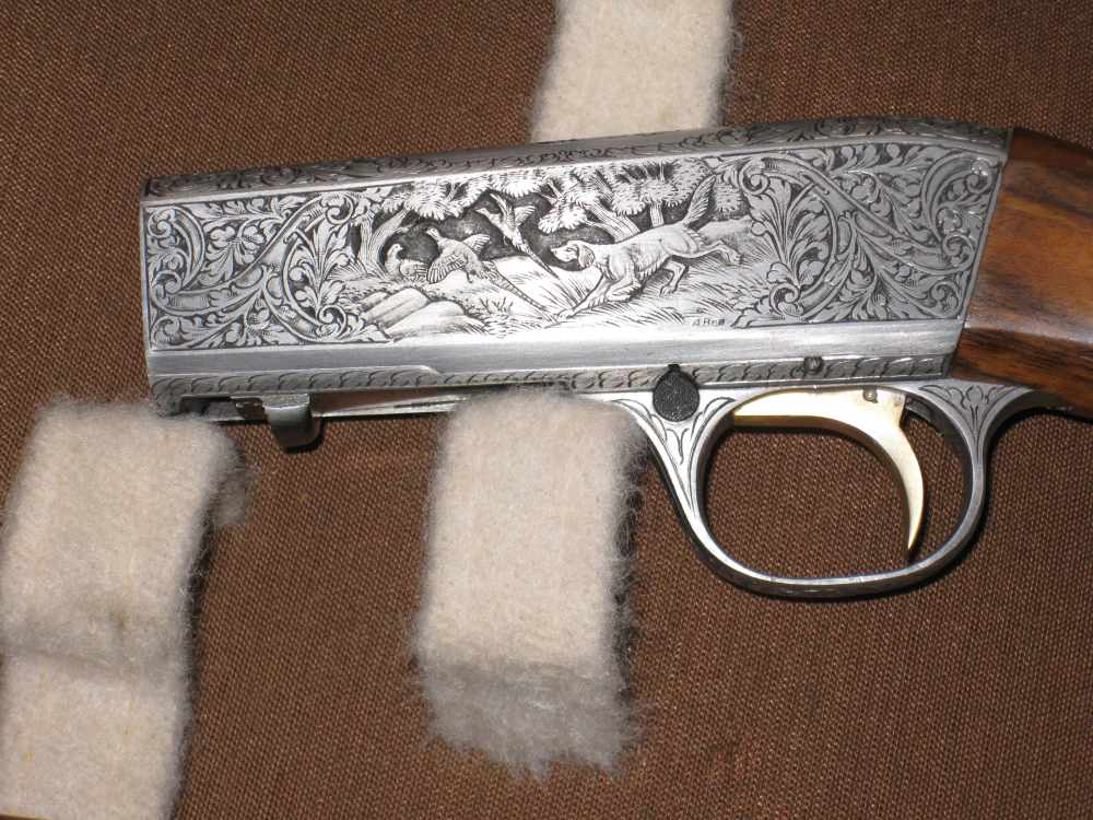 Browning .22 LR Grade III engraved by Angelo Bee 4x wood with case !!-img-5