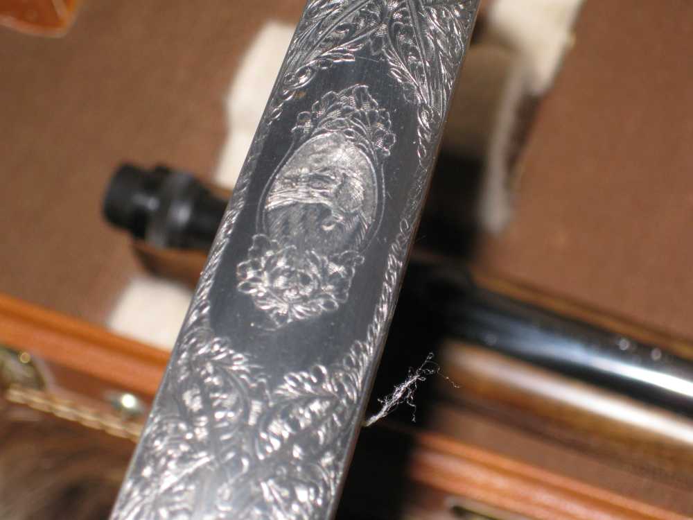 Browning .22 LR Grade III engraved by Angelo Bee 4x wood with case !!-img-11