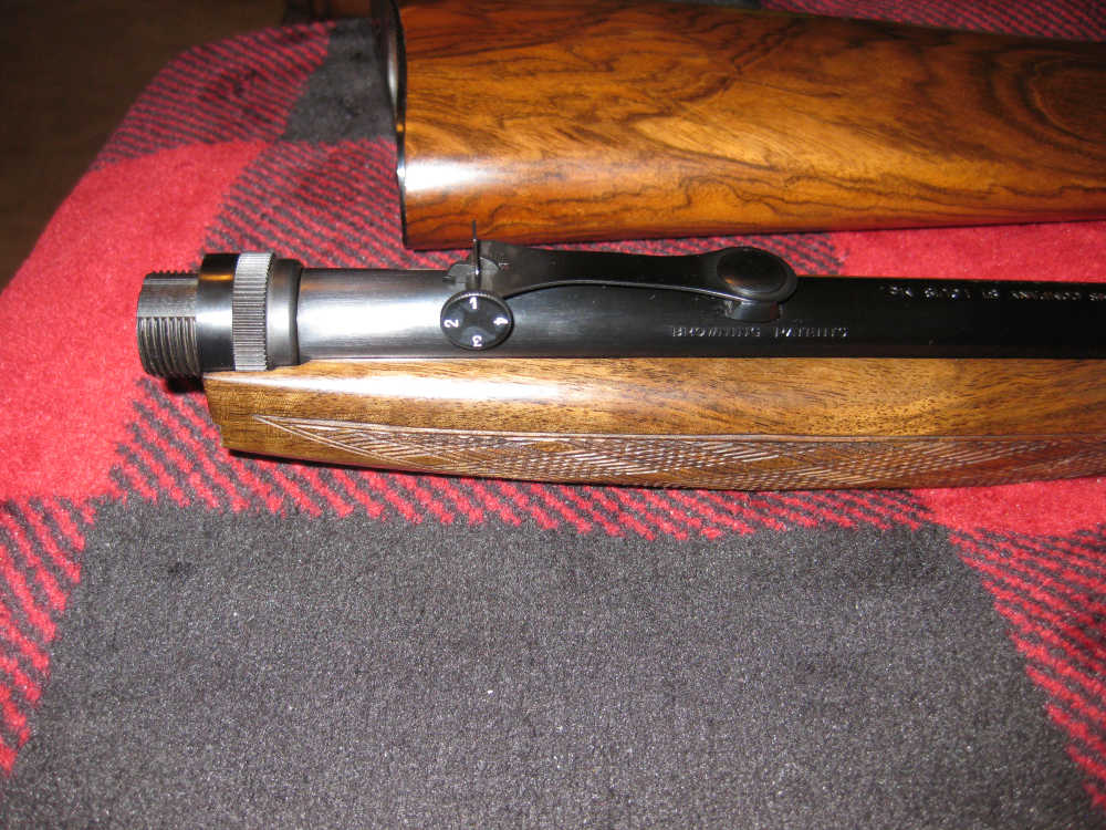 Browning .22 LR Grade III engraved by Angelo Bee 4x wood with case !!-img-30