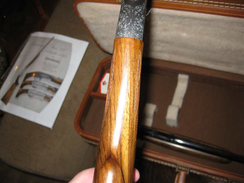 Browning .22 LR Grade III engraved by Angelo Bee 4x wood with case !!-img-9