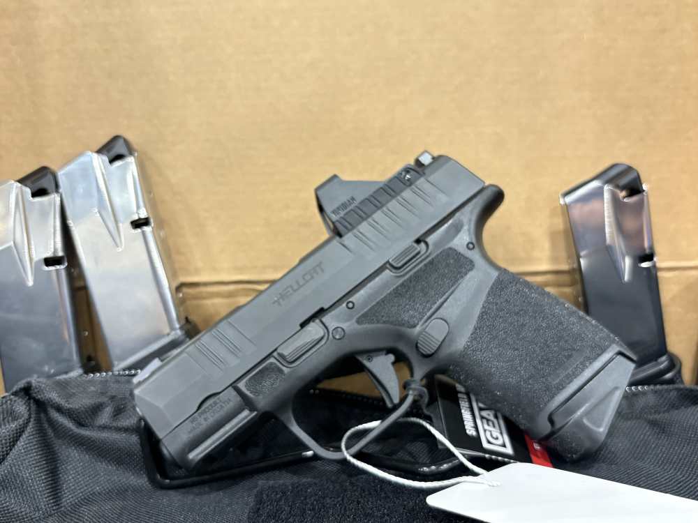 Springfield hellcat 9mm with red dot -img-0