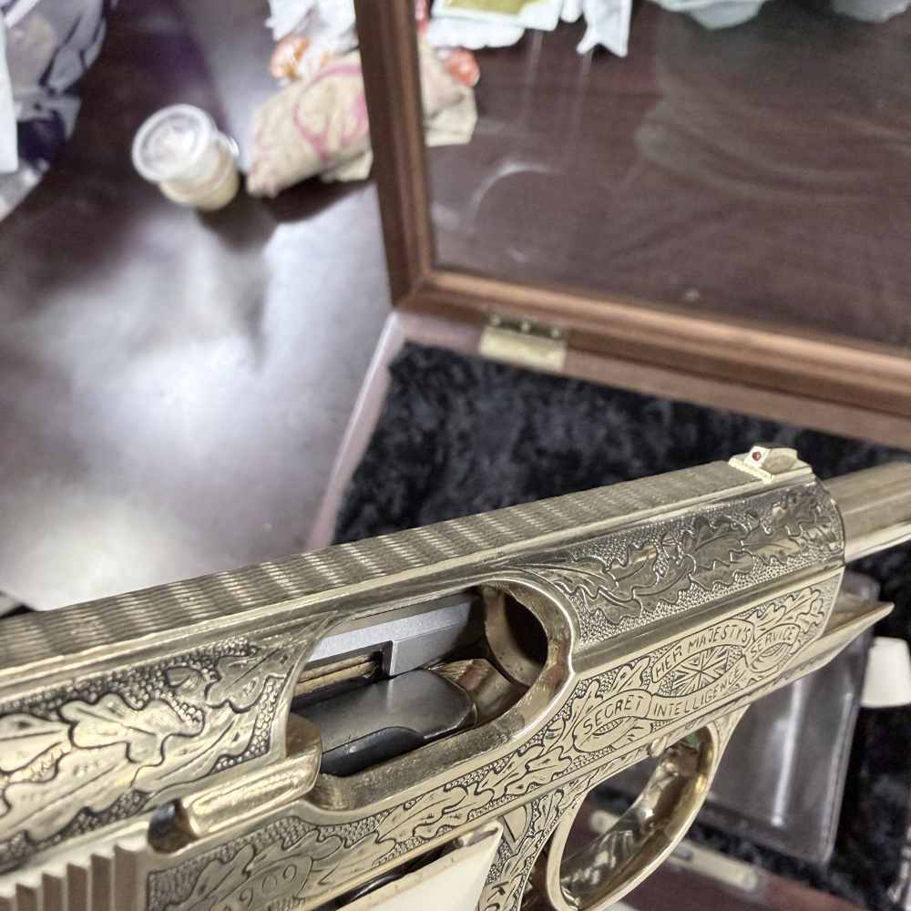 COLLECTOR'S EDITION GOLD MI-6 PPK -img-4