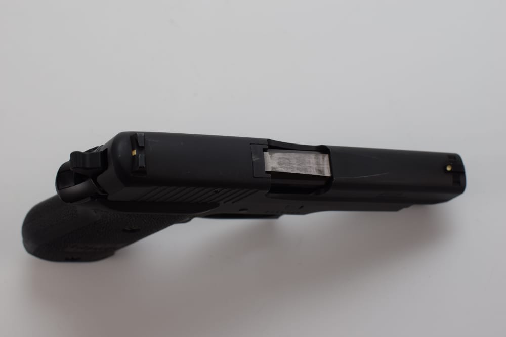 Sig Sauer P220 45acp beautiful pistol and quality construction-img-2