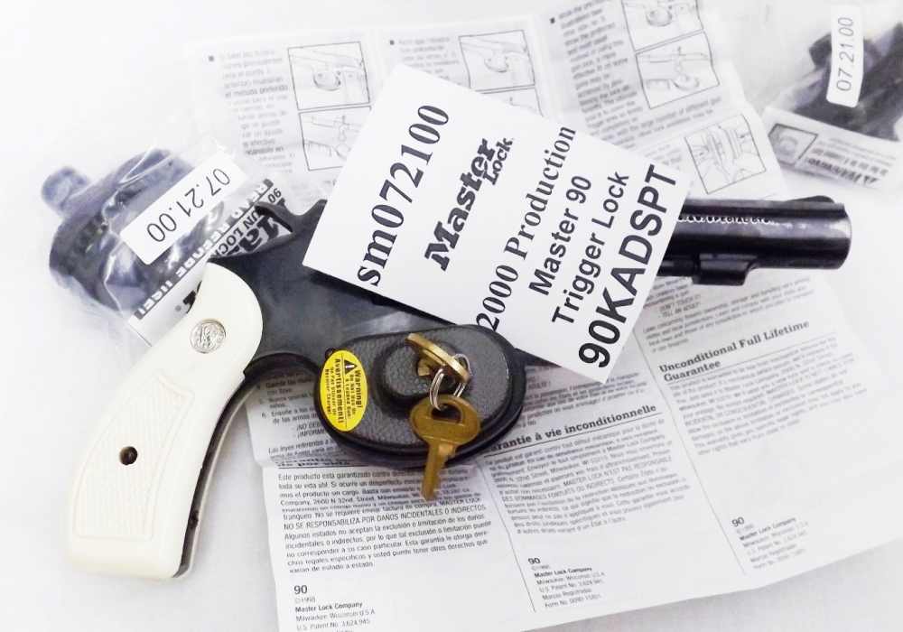 6 Master USA Smith & Wesson Trigger Locks Pre-2002 Pre-Lock free ship 90KAD-img-9