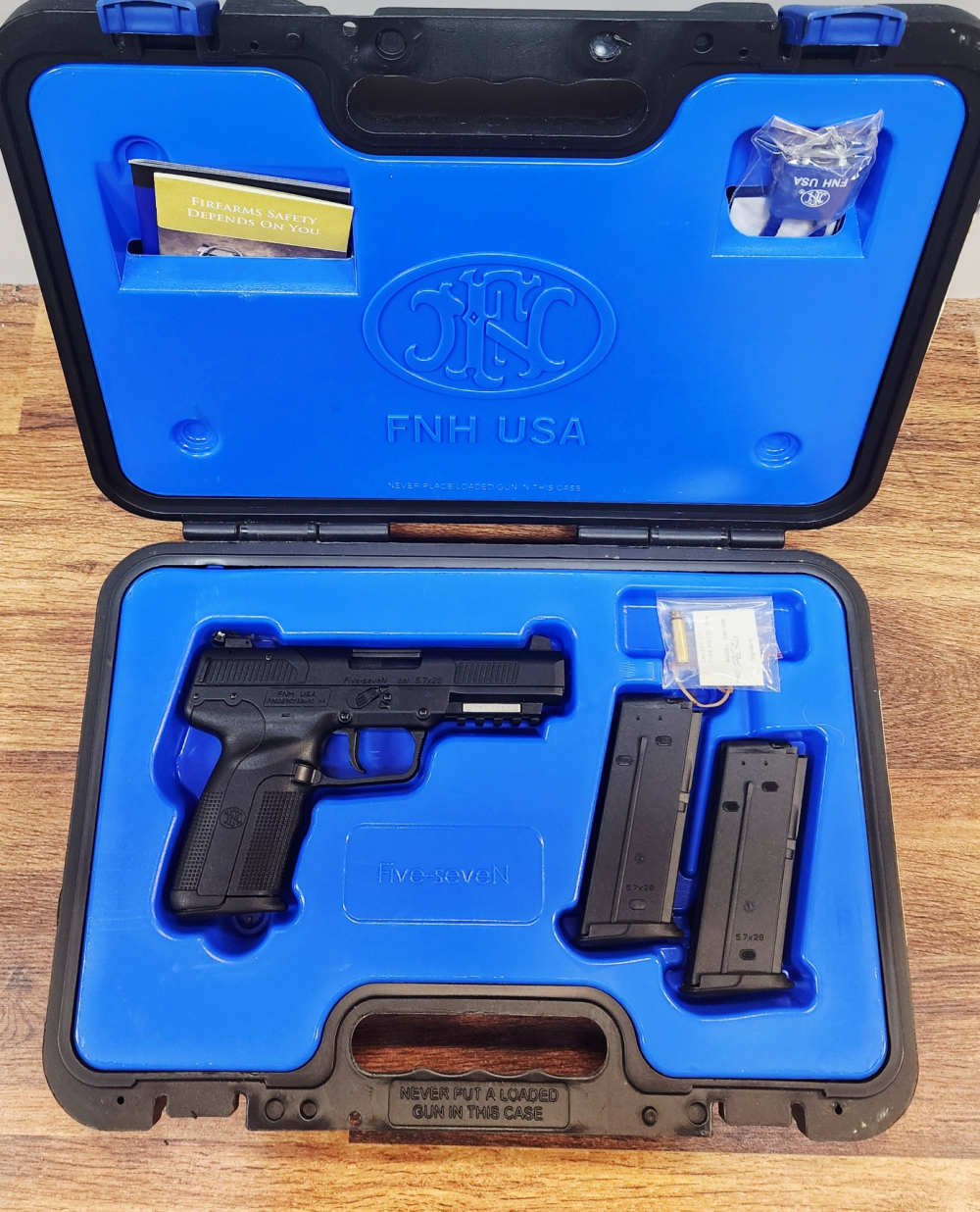 FN FIVE-SEVEN MK2 5.7x28mm 4.8" W/ CASE & 3 MAGS - EXCELLENT-img-0