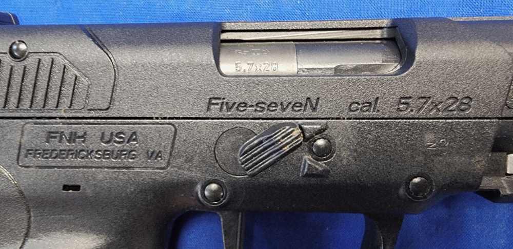FN FIVE-SEVEN MK2 5.7x28mm 4.8" W/ CASE & 3 MAGS - EXCELLENT-img-5