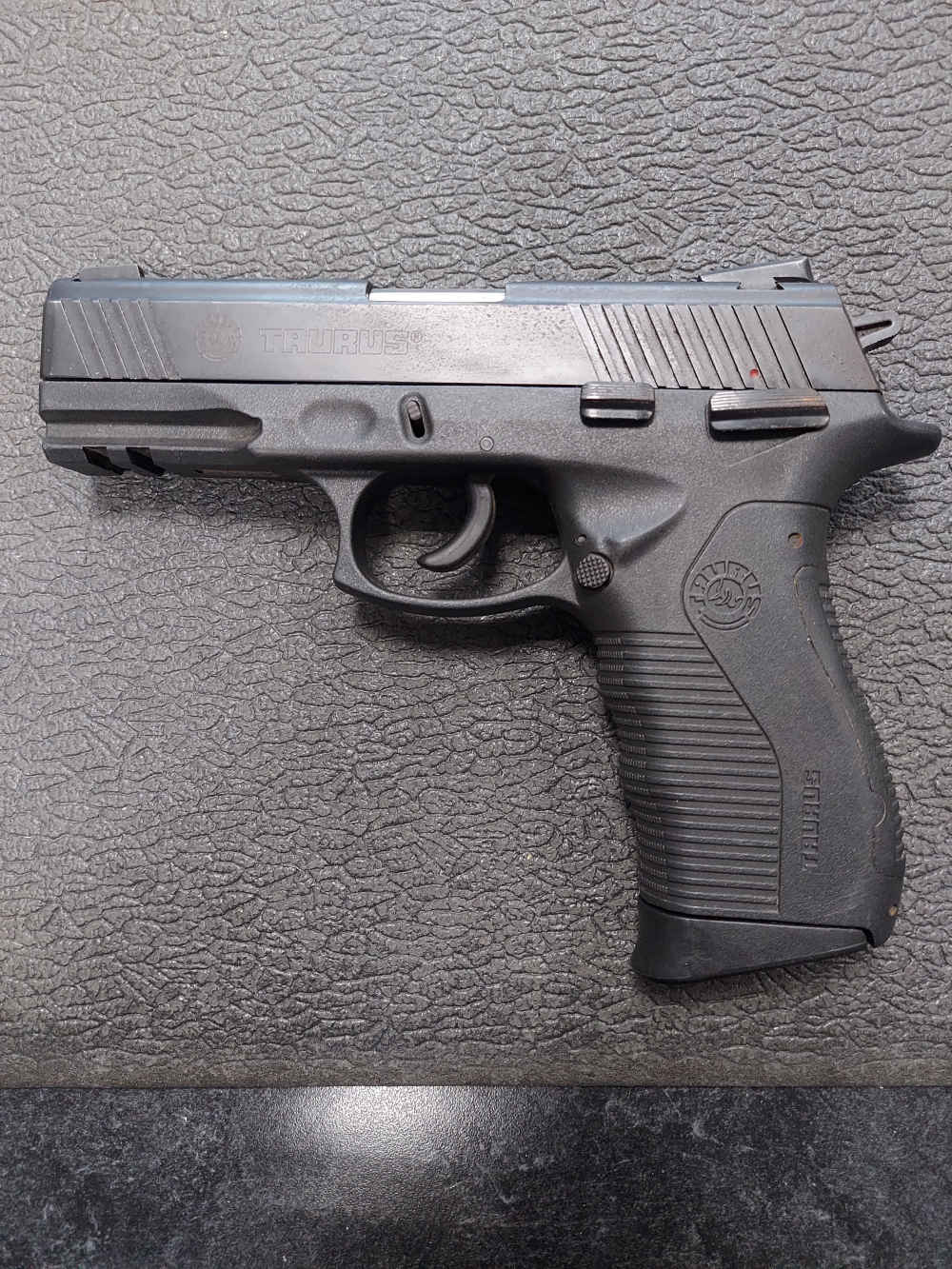 Taurus PT809 double action 9mm-img-1