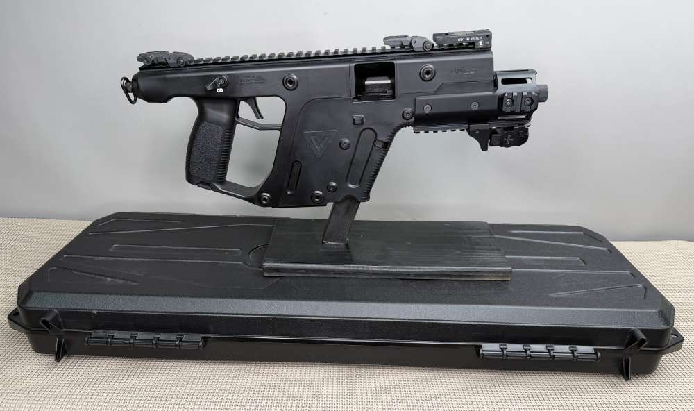 Kriss USA Firearms Vector 9mm with 2 40round magazines and a case.-img-1