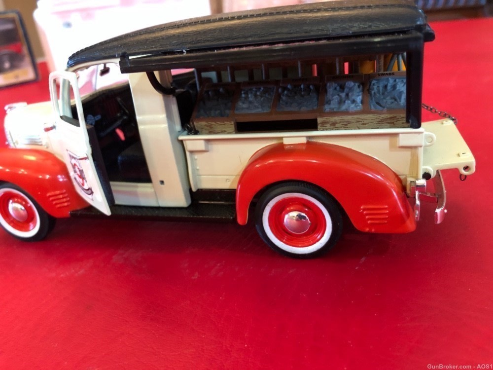 Ertl 1947 Hoppe’s 100 Year Anniversary Dodge Canopy Delivery Truck 21135-P -img-7
