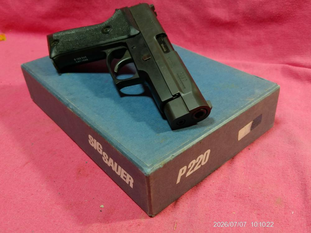 SIG SAUER P220 1ST VARIATION IN SCARCE 7.65 PARA CAL./30 LUGER *LIKE NEW*-img-2
