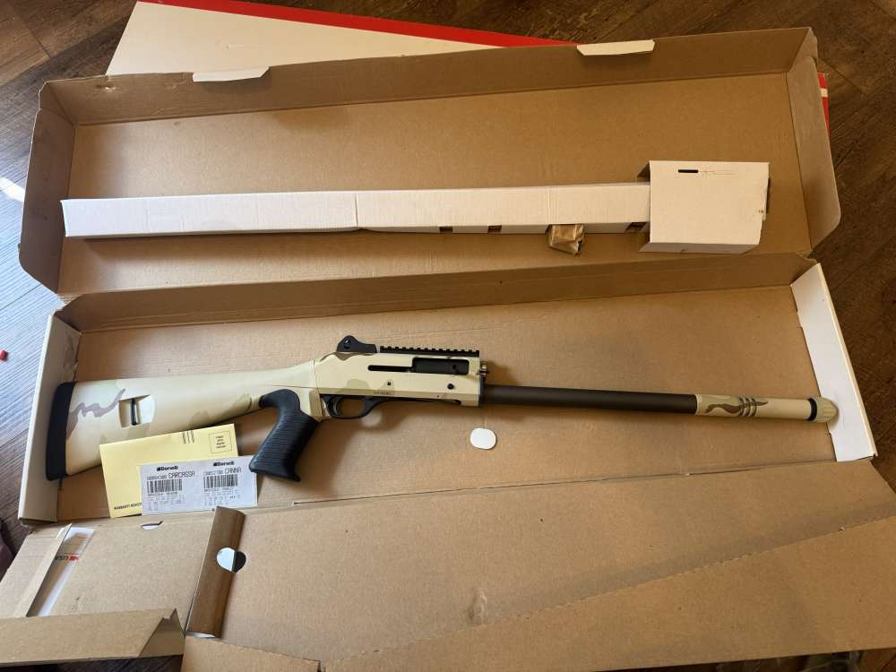 NIB Benelli M4 Shotgun Desert Camo-img-0