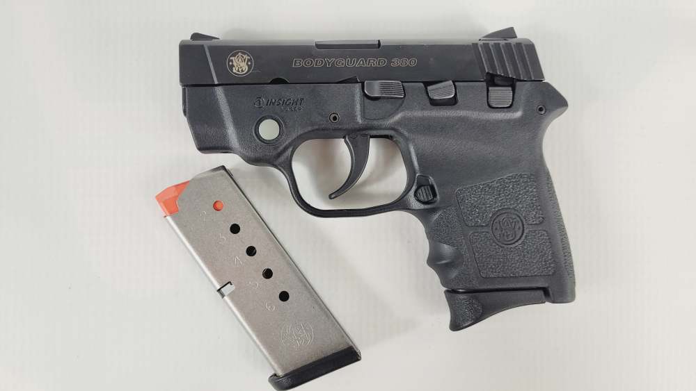 Smith & Wesson Bodyguard 380 w Two Mags & Built in Laser-img-1
