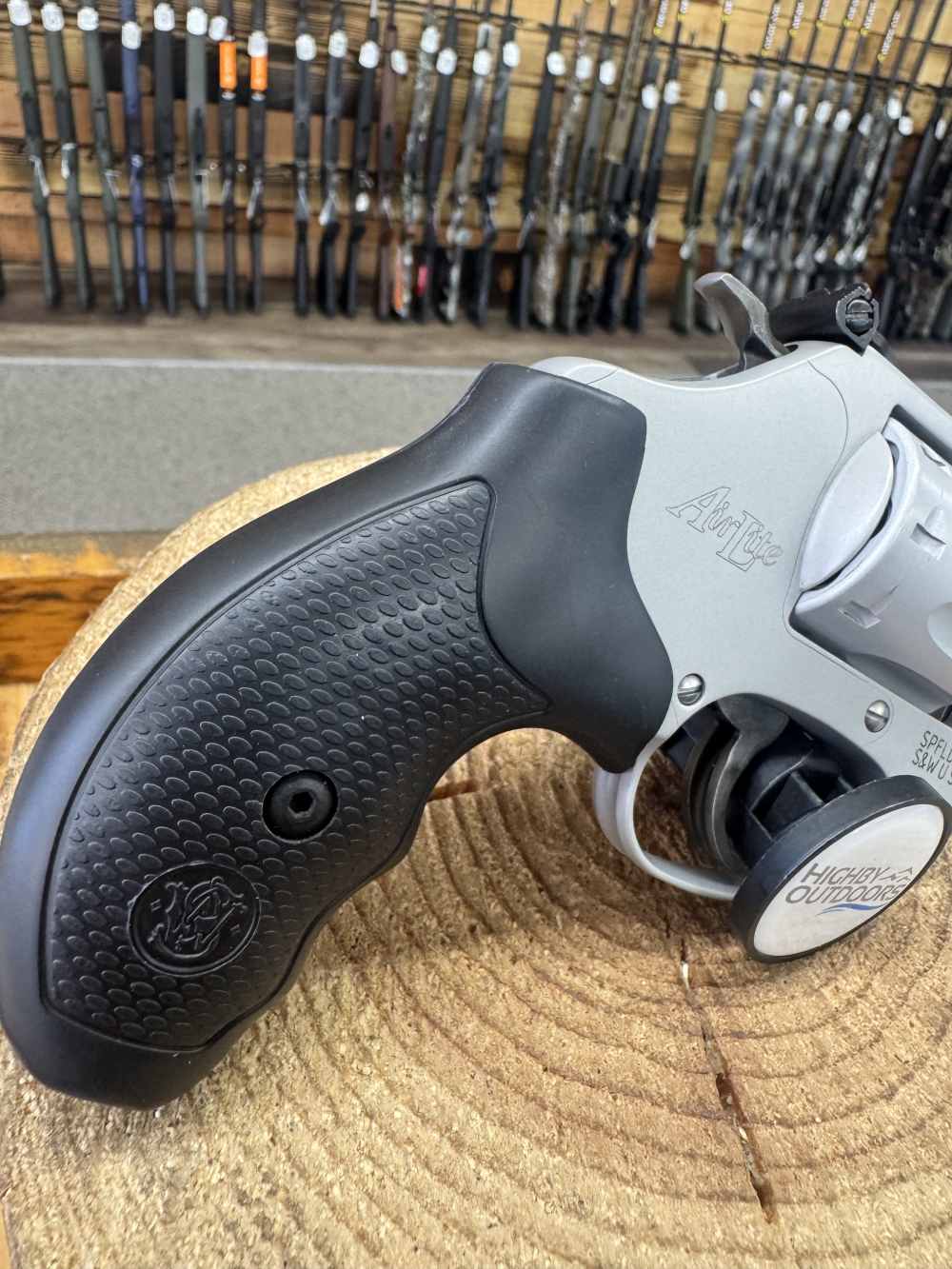 Smith & Wesson Model 317 AIRLITE Revolver - 22 LR - 8 shot 3" -img-1