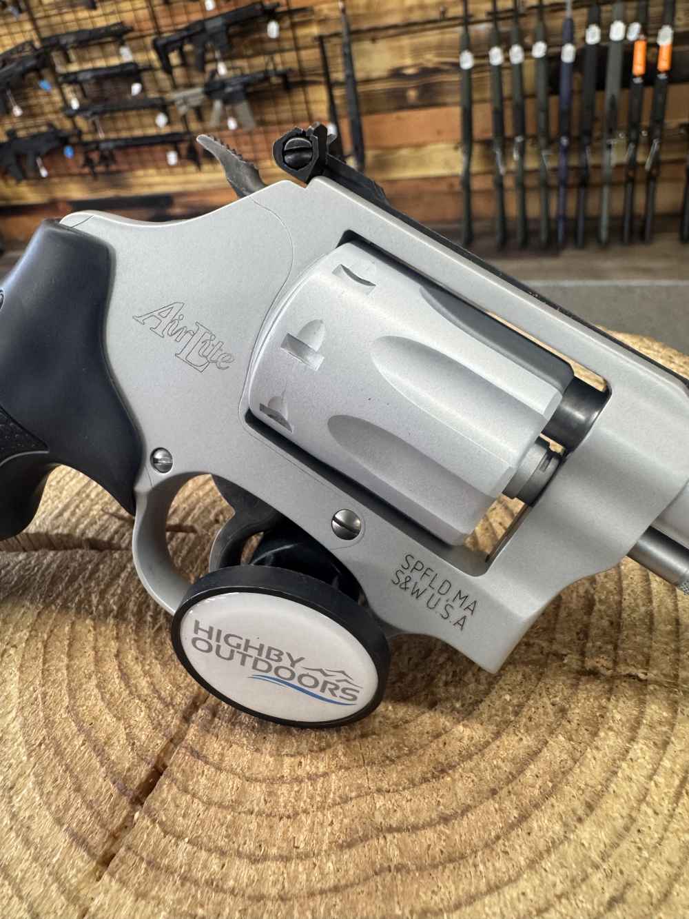 Smith & Wesson Model 317 AIRLITE Revolver - 22 LR - 8 shot 3" -img-2