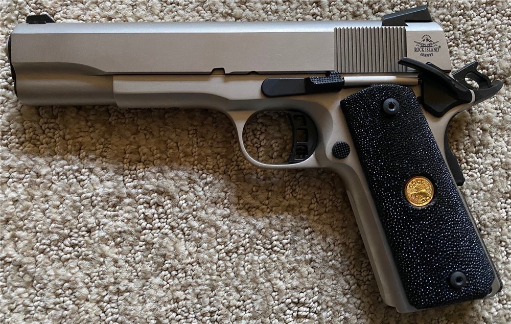 1911 GRIPS Genuine Black Stingray Skin w/Colt Medallions GRIPS ONLY-img-1