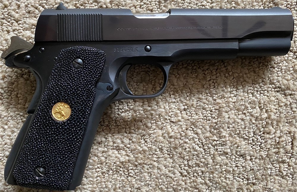 1911 GRIPS Genuine Black Stingray Skin w/Colt Medallions GRIPS ONLY-img-4