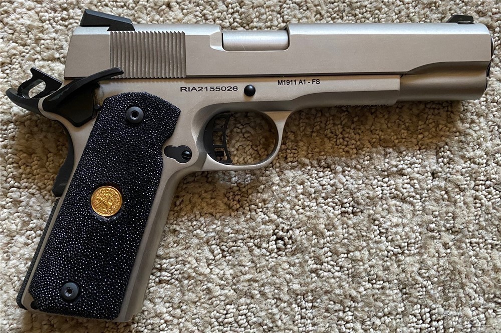 1911 GRIPS Genuine Black Stingray Skin w/Colt Medallions GRIPS ONLY-img-0