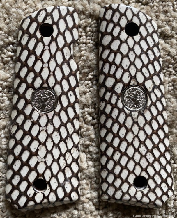1911 Grips Genuine Cobra Skin w/Colt Medallions GRIPS ONLY-img-1