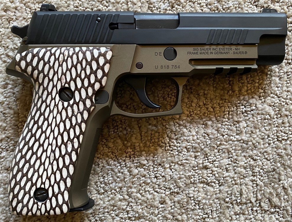 Genuine Cobra Skin grips for Sig Sauer P226 9mm Pistol GRIPS ONLY-img-0