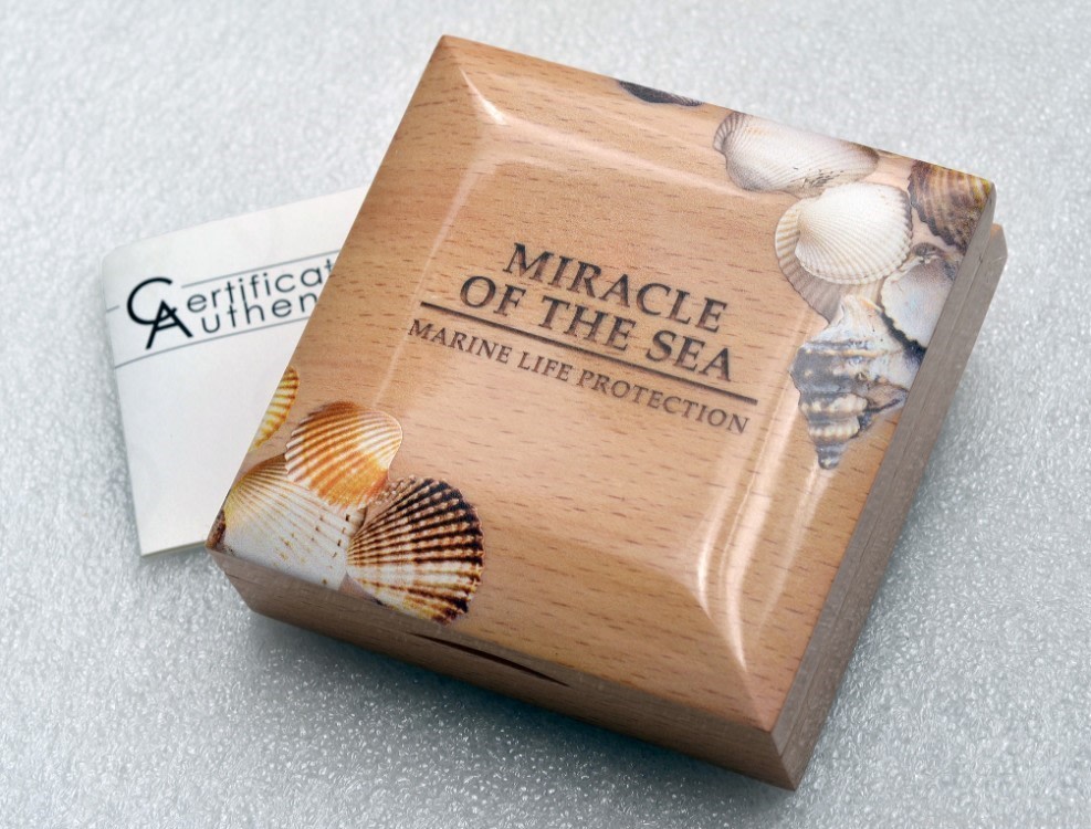 2016 - Charonia Tritonis Snail - 1oz .999 fine silver w/ pearl insert-img-4