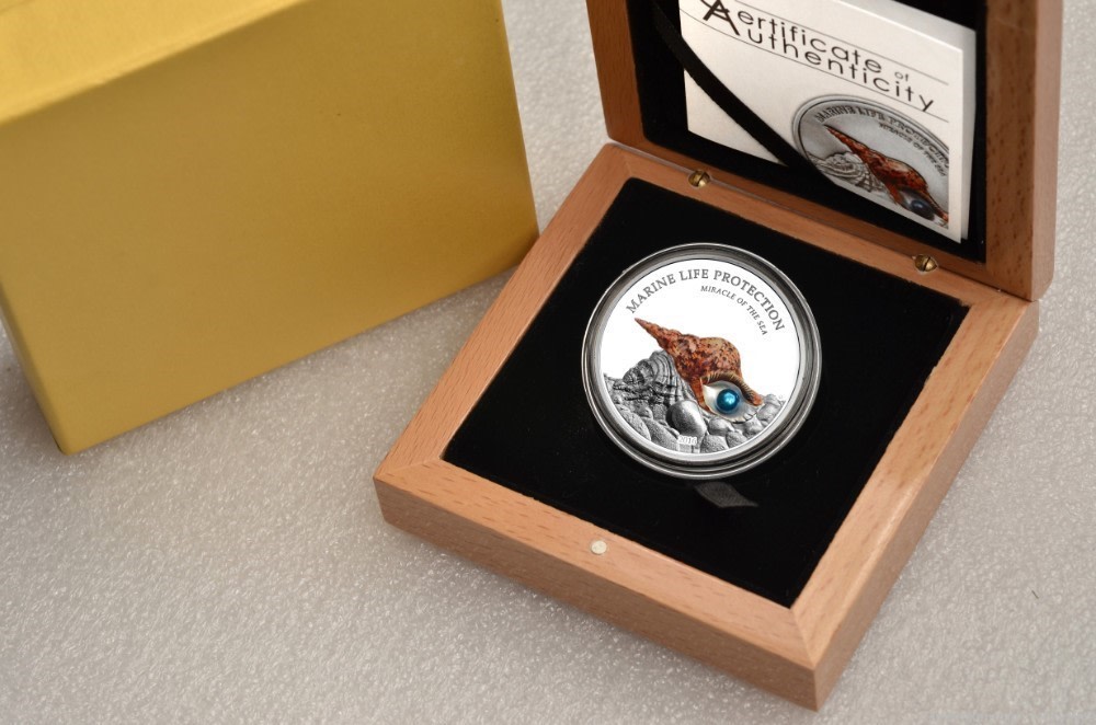 2016 - Charonia Tritonis Snail - 1oz .999 fine silver w/ pearl insert-img-3