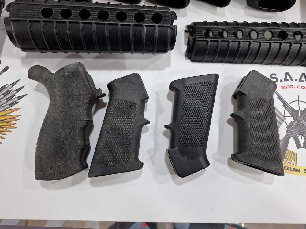 LOT OF MISCELLANEOUS HANDGUARD AND PISTOL GRIP-img-4