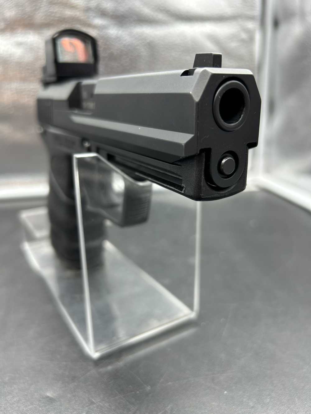 Heckler & Koch USP V1 40 S&W Pistol-img-1