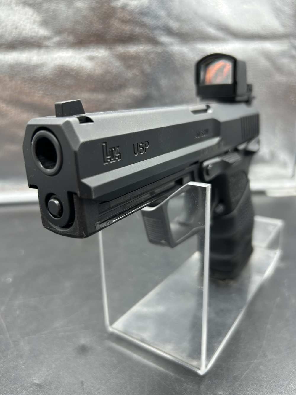 Heckler & Koch USP V1 40 S&W Pistol-img-3