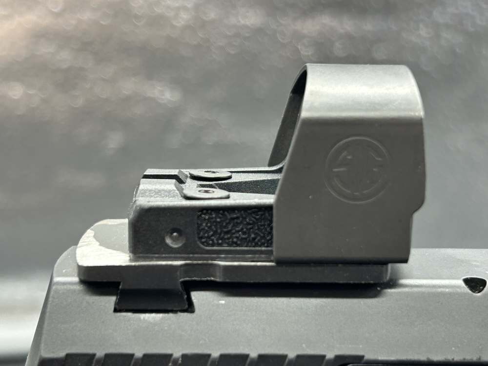 Heckler & Koch USP V1 40 S&W Pistol-img-9