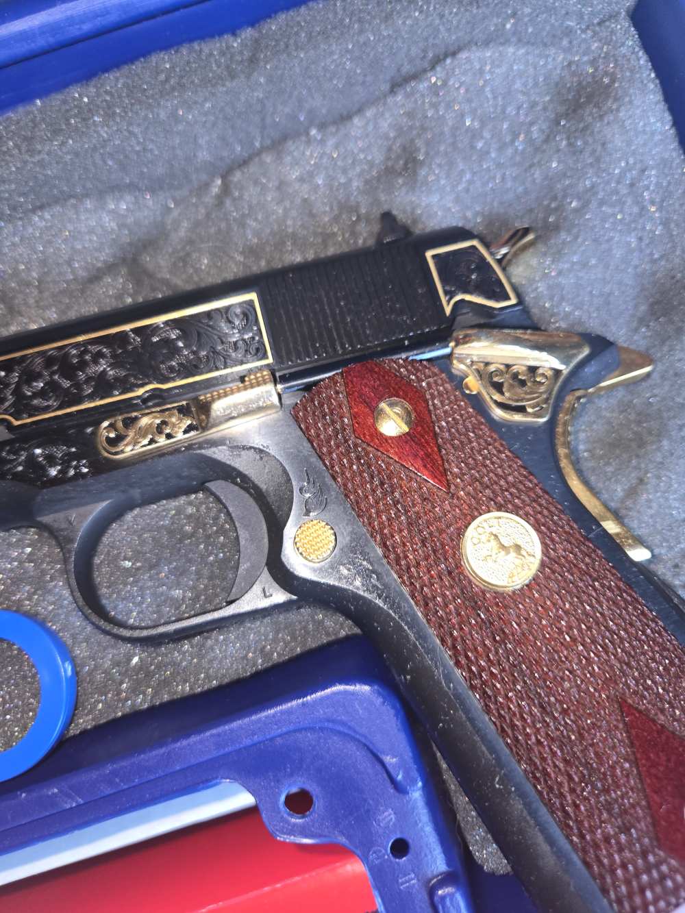 Colt 1911 government 70 engraved 45 acp gold engraved hardware gold mag-img-6