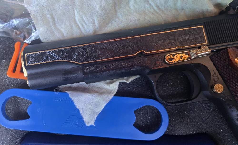 Colt 1911 government 70 engraved 45 acp gold engraved hardware gold mag-img-9