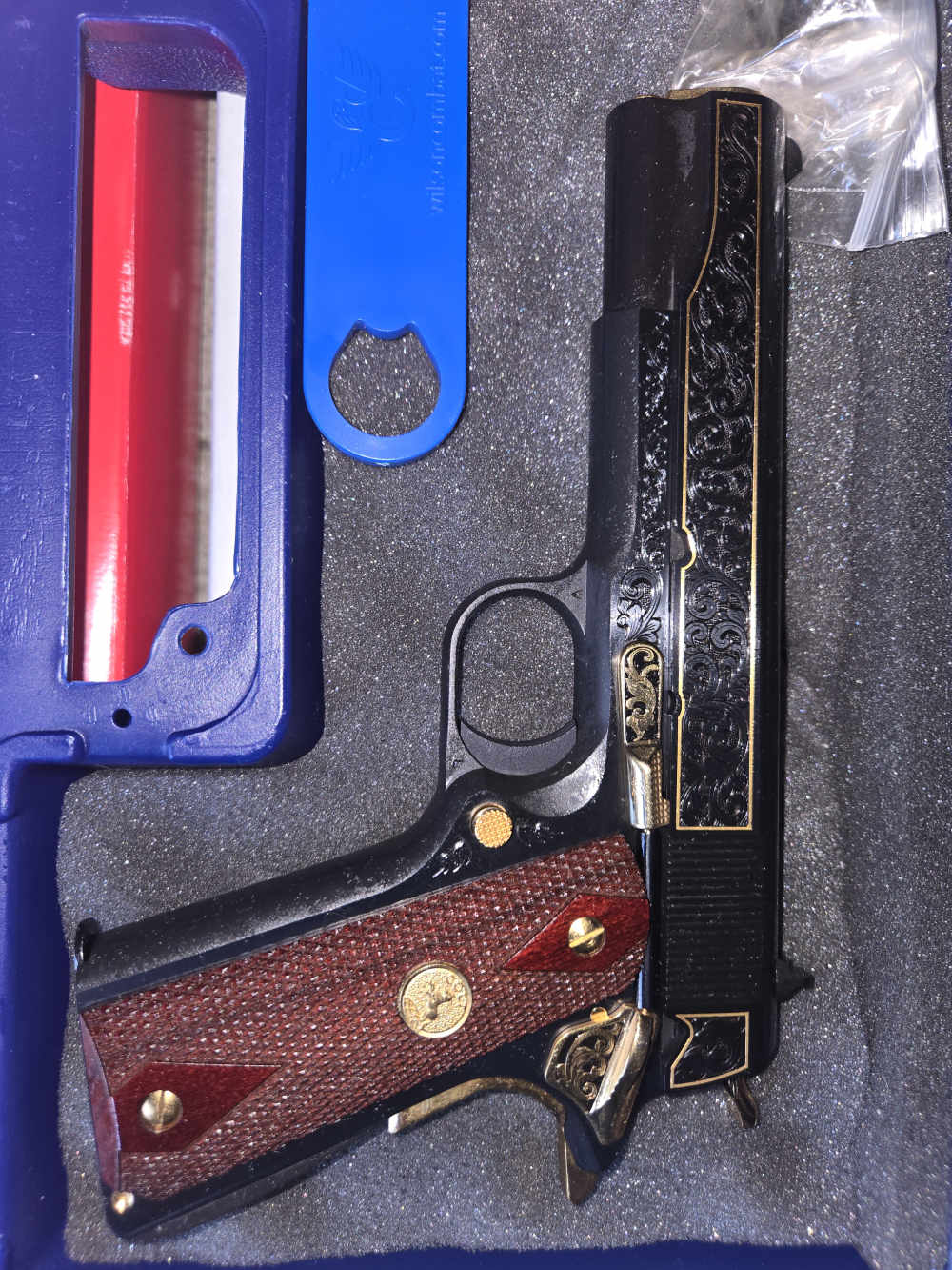 Colt 1911 government 70 engraved 45 acp gold engraved hardware gold mag-img-1