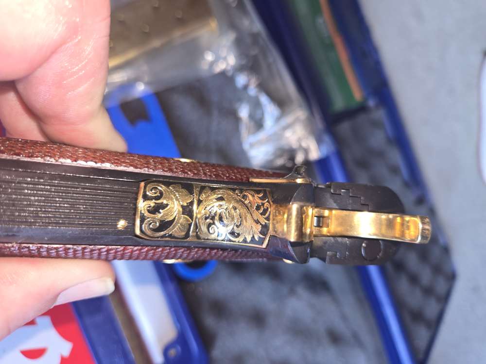 Colt 1911 government 70 engraved 45 acp gold engraved hardware gold mag-img-4