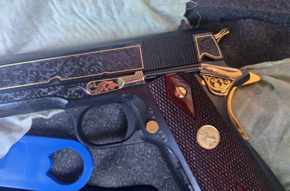 Colt 1911 government 70 engraved 45 acp gold engraved hardware gold mag-img-10