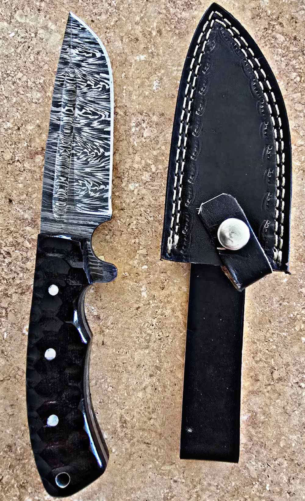 Damascus hand-made hand-forged skinners. Choice of handle colors -img-1