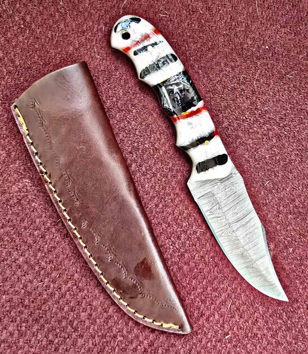 Damascus FULL TANG construction skinners. Wood or synthetic handle -img-0
