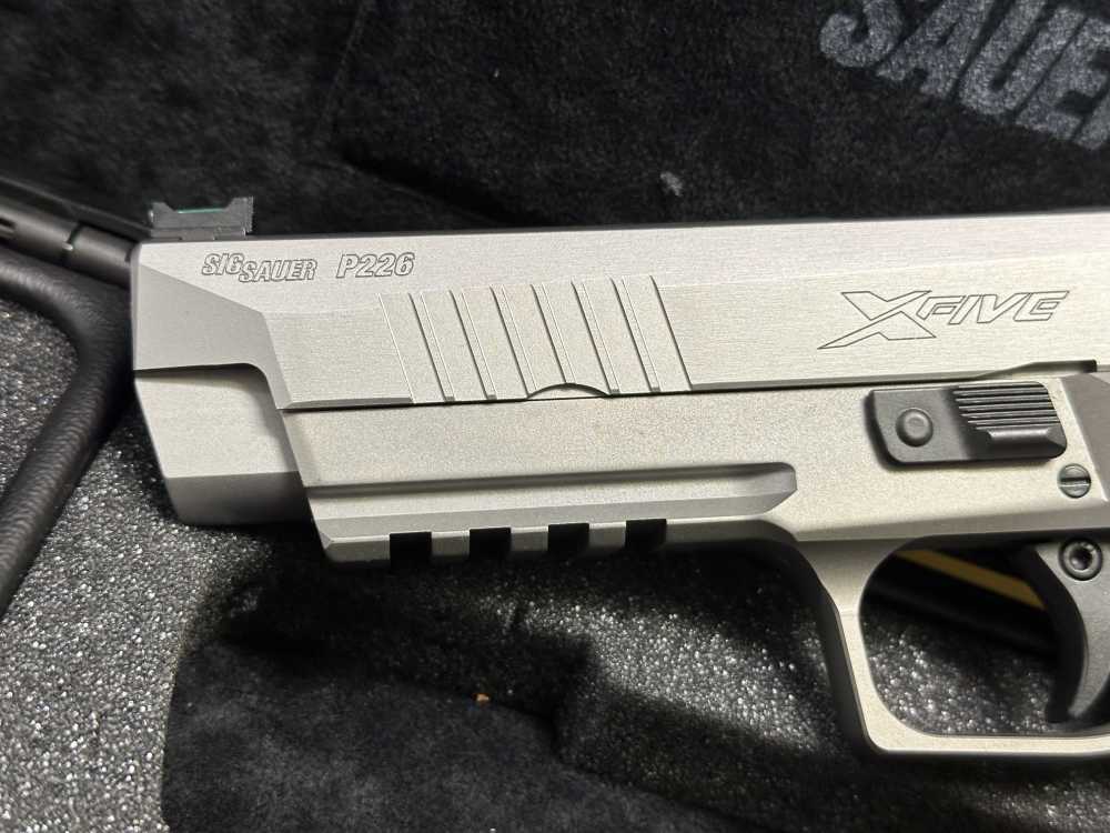 SIG P226 XFIVE Classic 9MM w/ Original box and 2 extra magazines-img-5
