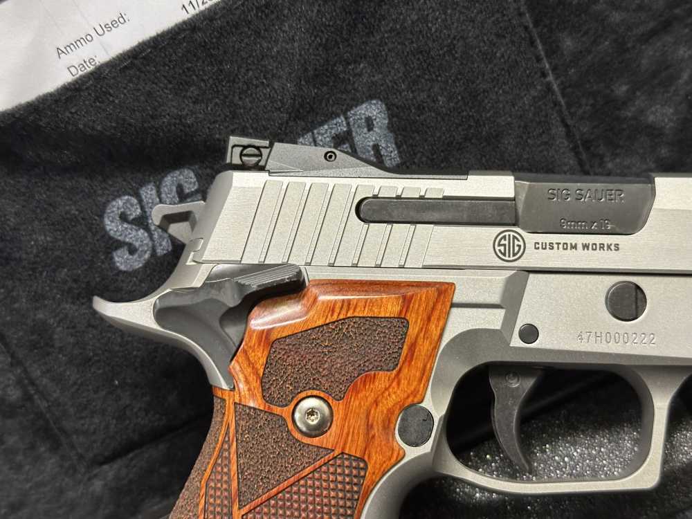 SIG P226 XFIVE Classic 9MM w/ Original box and 2 extra magazines-img-3