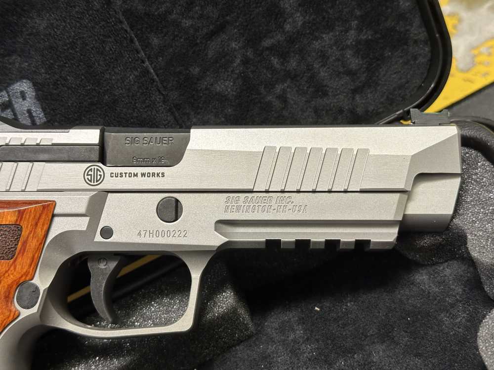 SIG P226 XFIVE Classic 9MM w/ Original box and 2 extra magazines-img-4
