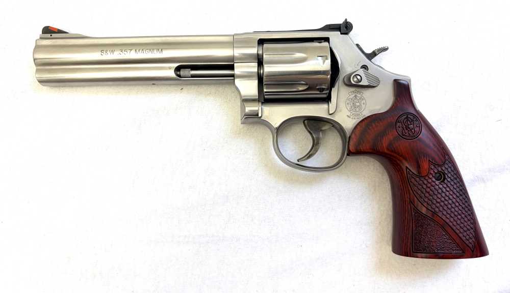 Smith & Wesson 686 Plus Deluxe 357 Magnum 38 Special Stainless Steel Finish-img-1