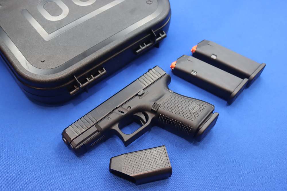 Glock Model G23 V Pistol 40S&W 4" G23V Semi Auto 13RD 23V NEW 40 S&W 3-MAGS-img-0