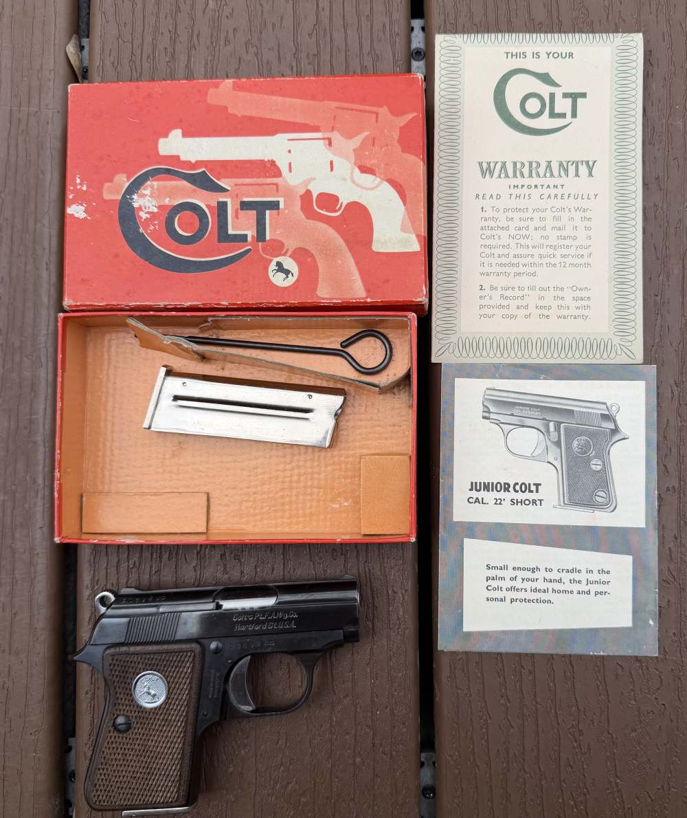 Great colt junior pistol .25 acp in matching box and paperwork -img-0