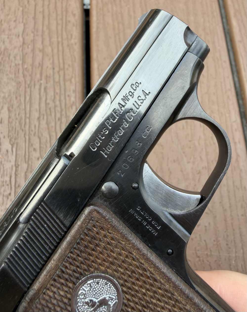 Great colt junior pistol .25 acp in matching box and paperwork -img-8