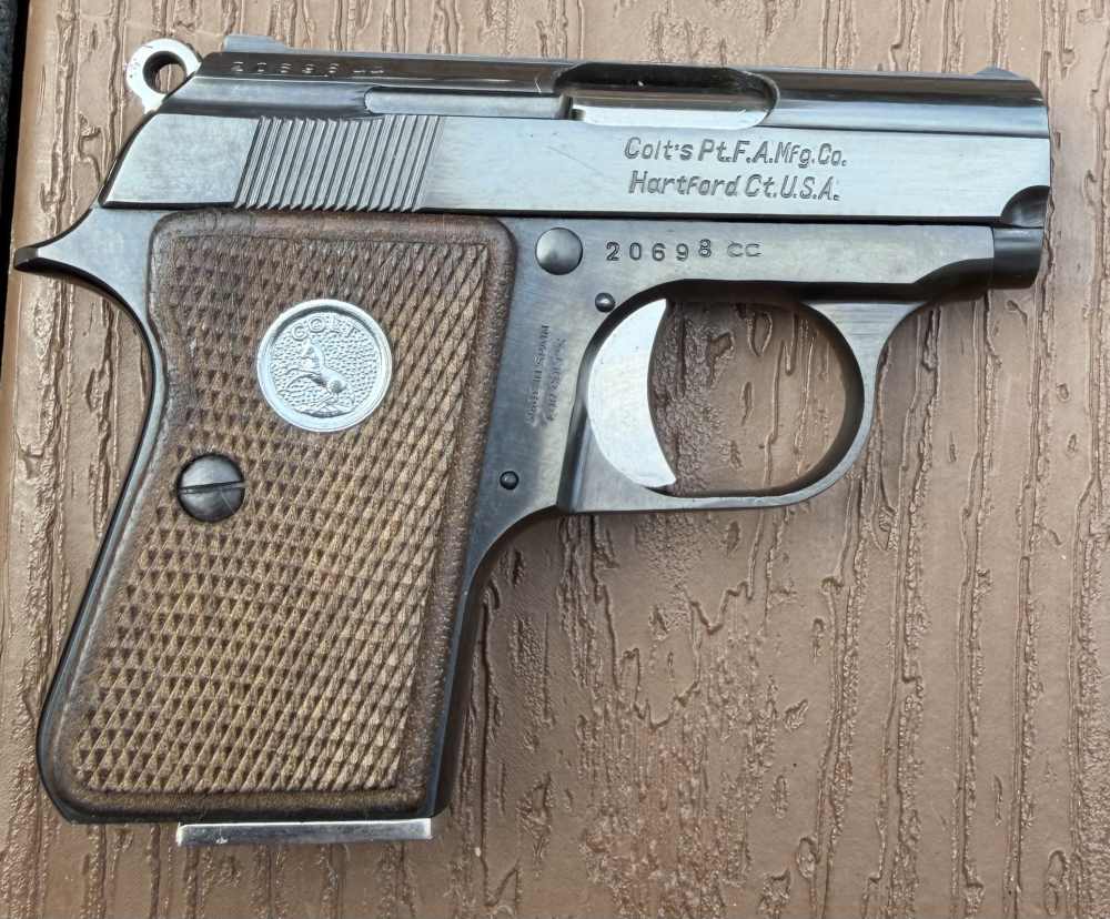 Great colt junior pistol .25 acp in matching box and paperwork -img-2